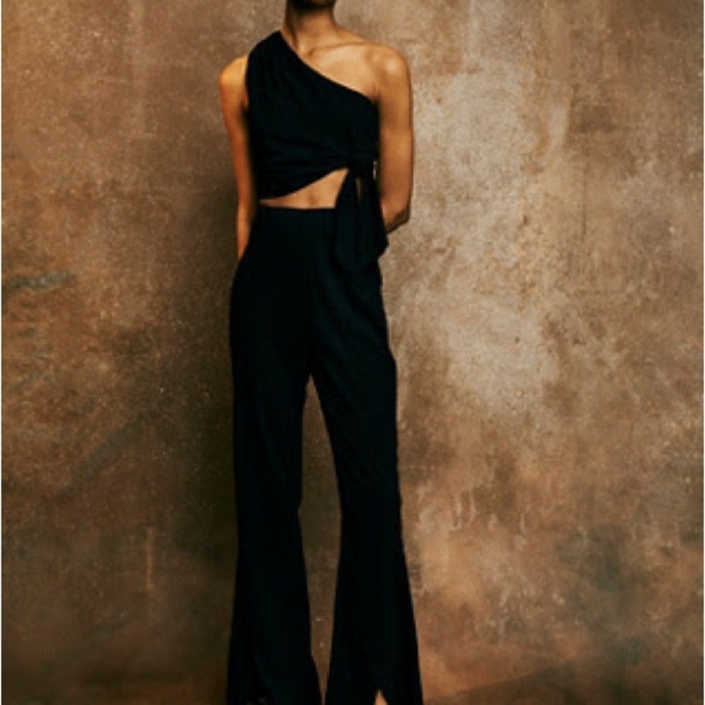 Free People Elegant Black One-Shoulder Alexa Set